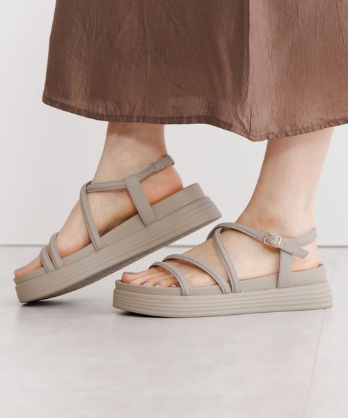マメクロゴウチ Mame Kurogouchi Curved Line Ankle Strap Sandals