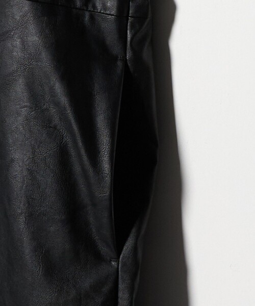 SACRA（サクラ） ワンピース 「SACRA」レザーライク Uネック