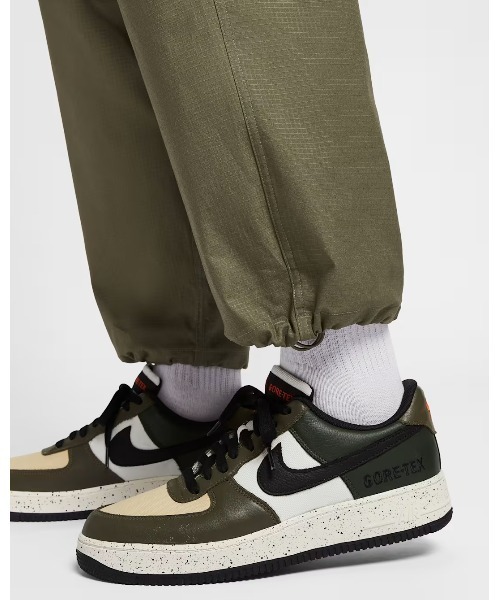 Off-White、ナイキコラボカーゴパンツ グリーン/ベージュ NIKE（ナイキ） カーゴパンツ 「NIKEアパレル」AS M NK CLUB WVN CARGO