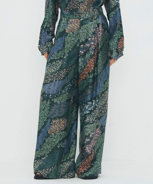 CABaN（キャバン） パンツ シルクツイル FLOWER RIVERプリント 2タック