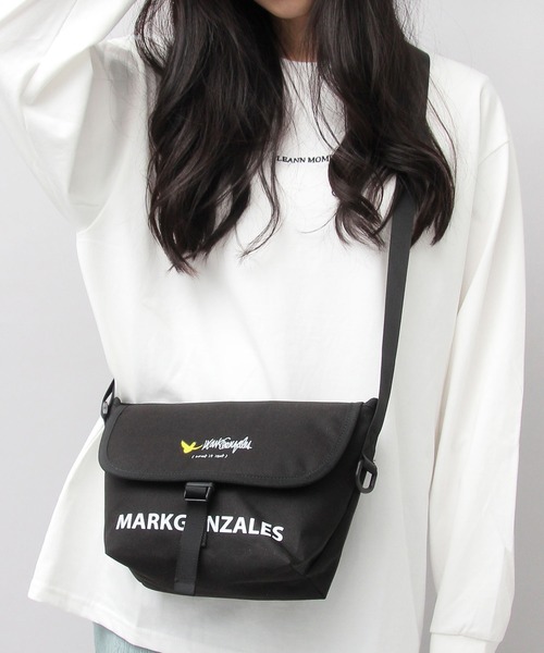 ロゴプレートショルダーバッグ V°73 ロゴプレート ショルダーバッグ | ブラック | FARFETCH JP