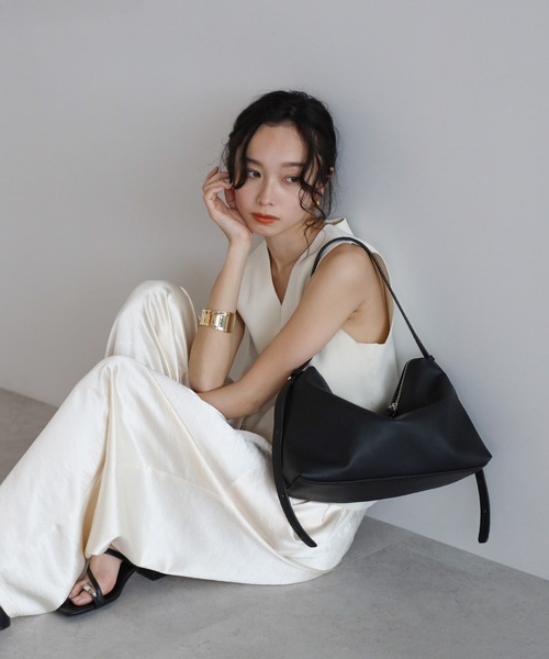 soins ミニマルショルダーバッグ ブラック soins ショルダーバッグ バッグ 「牛革」ミニマルショルダー