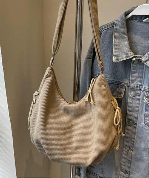 ショルダーバッグ バッグ サイドレースアップコーデュロイ三日月