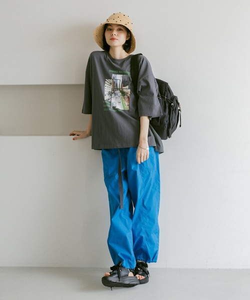 niko and… tシャツ バック布帛CITYフォトTシャツ レディース