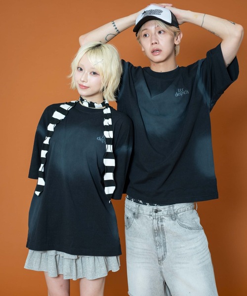 と*や様 ドルガバ　スタッズ　tシャツ　タイトフィット LTR DEPTH tシャツ LTR DEPTH/バックスタッズグラフィックT メンズ