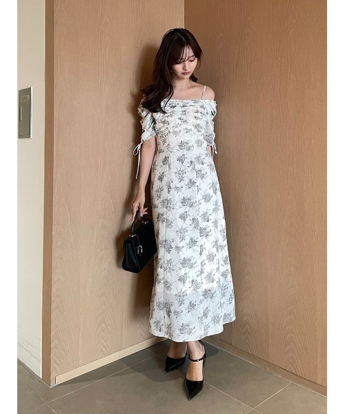 ワンピース 「WEB限定/ROSE Collection」ROSEプリントワンピースの画像