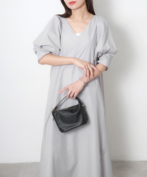 前後Vネックパフスリーブ、スレンダー でスタイリッシュなワンピースドレス♪新品 Riberry（リベリー） ワンピース 夏 Vネックパフスリーブワンピース