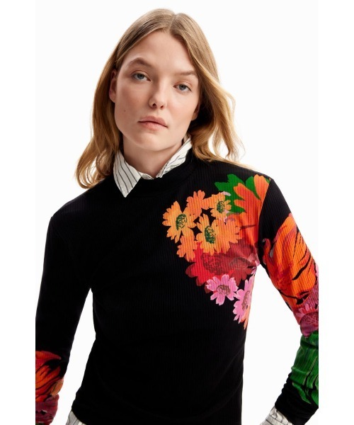 デシグアル Desigual 花柄 リブ編みTシャツ （ブラック） デシグアル Desigual 花柄 リブ編みTシャツ （ブラック