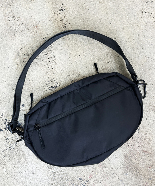 NoiR ショルダーバッグ 「NoiR / ノアール」ラウンドショルダーバッグ