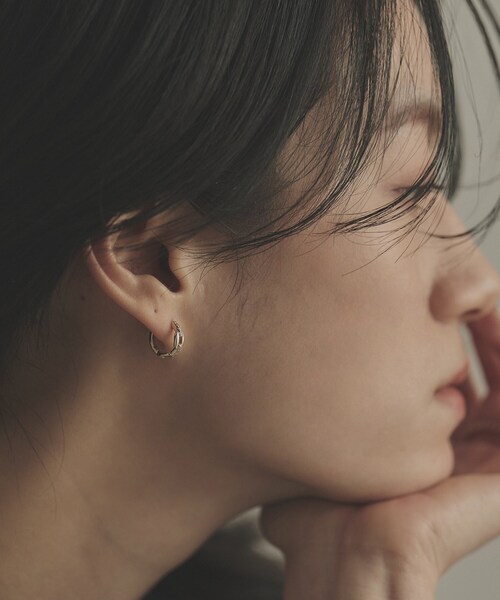COCOSHNIK（ココシュニック） ピアス K10ダイヤモンド ケーブル