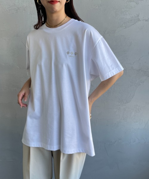 く*ろ様 603366 TATRAS　NUNKI ショートスリーブTシャツ　サイ TATRAS（タトラス） tシャツ NUNKI ブランド刺繍ロゴ ショートスリーブ