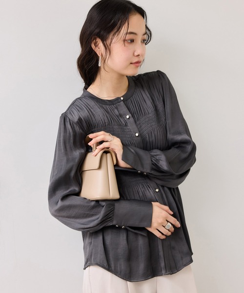 miu 17SS 完売 ノーブル シャーリングタック エアリー ブラウス miu様 専用 17SS 完売 ノーブル シャーリングタック エアリー ブラウス