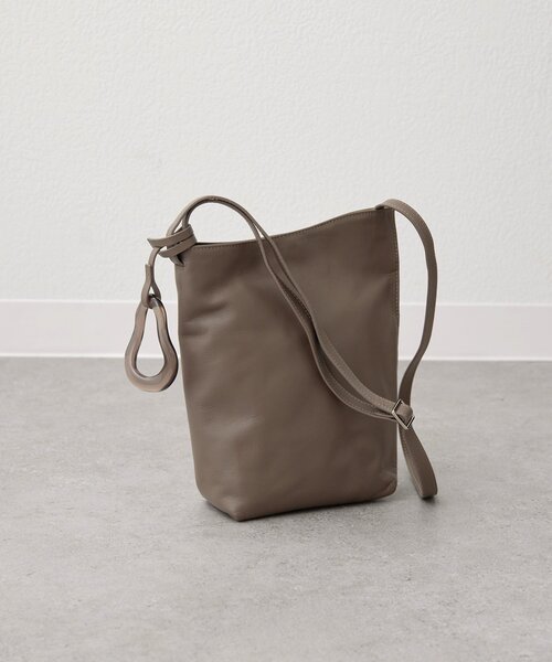 新品未使用 ボディーバッグ ベージュ イアパピヨネ ear PAPILLONNER（イア パピヨネ） ショルダーバッグ FREE モカ