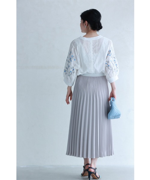 cawaii ブラウス シャツ 袖に咲く青い花刺繍のブラウストップス