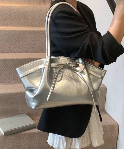 リボンデザイン 黒レザーハンドバッグ　ブランド ショルダーバッグ バッグ リボンデザインハンドバッグ レディース