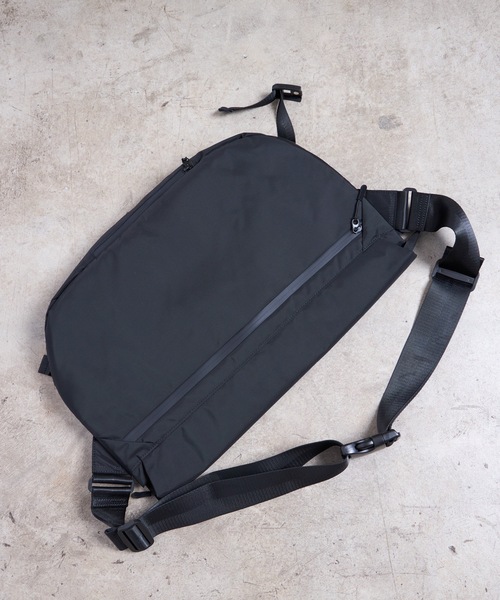 NoiR ショルダーバッグ EM:NoiR ノアール Compass messenger/コンパス