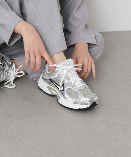 Nike スニーカー ホワイト グレー　キラキラ Gready Brilliant（グレディブリリアン） スニーカー NIKE