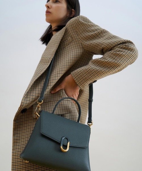 CHARLES &amp; KEITH ストーンエンベリッシュド フロントフラップバッグ ストーンエンベリッシュド フロントフラップバッグ / Stone