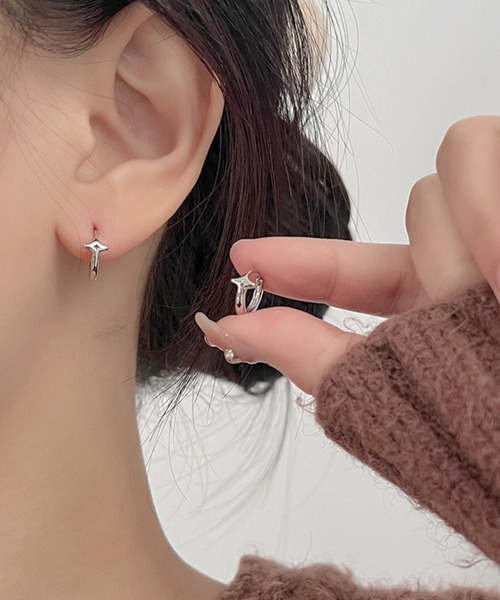 Aprosio&Co 白色フープ形ピアス - メルカリ