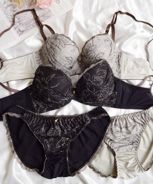 Sanei ブラジャー ショーツセット 「美谷間＆丸胸を叶える！ナチュ盛り