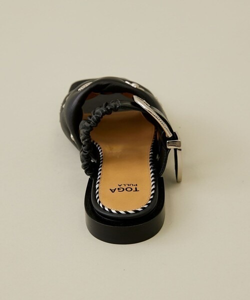 サンダル 「TOGA PULLA/トーガプルラ」AJ1271/フラットスダッズ
