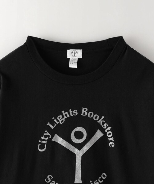 roku 6 city lights book store Tシャツ CITY LIGHTS BOOKSTORE /STORE FRONT T-shirts with pin badge | CITY