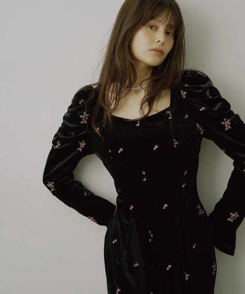 ドレス 「HEIREN」小花刺繍入りベロアドレス  刺繍