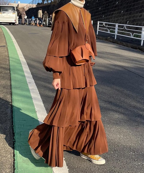 perna ペルナ　ティアードプリーツワンピース ブラウン　ロングワンピース perna ペルナ ティアードプリーツワンピース ブラウン ロング