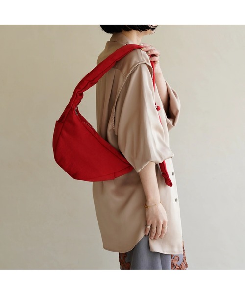 ITTI（イッチ） ショルダーバッグ ANNIE PUFFER MINI MOON BAG メンズ