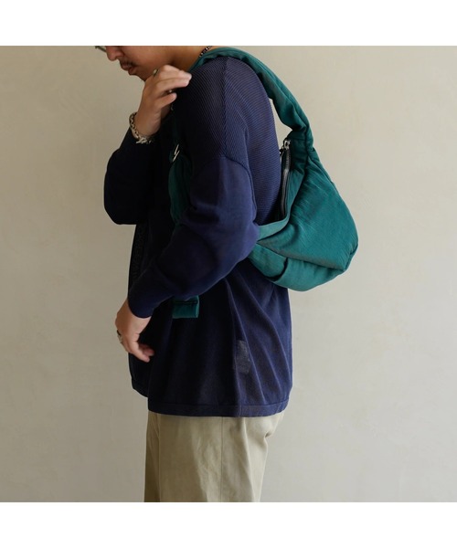 ITTI（イッチ） ショルダーバッグ ANNIE PUFFER MINI MOON BAG メンズ