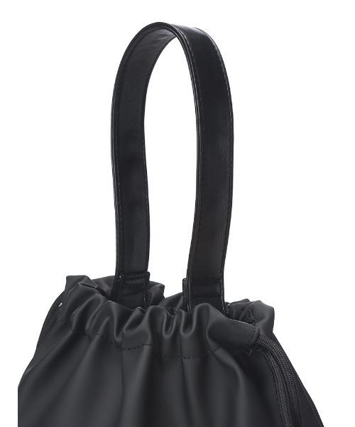 1PIU1UGUALE3 RELAX ハンドバッグ (ウノ ピュ ウノ ウグァーレ トレ