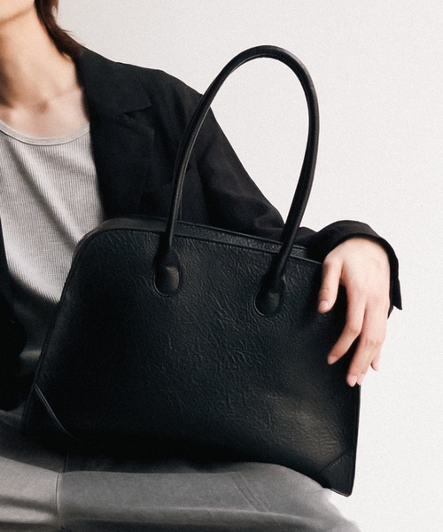 良品　イッセイミヤケ　ボストンバッグ　PVC レザー　黒 イッセイミヤケ アクセサリーISSEY MIYAKE ACCESSORY レザー切替変形