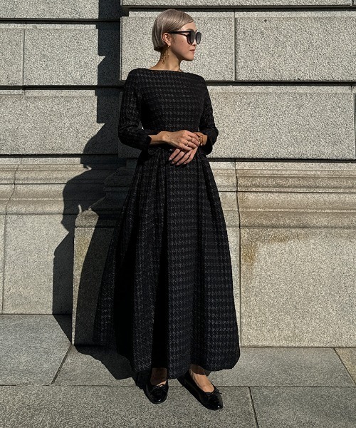 極美品✨ジェンヌ　フィットフレアドレスワンピース　2024AW　ブラック　M ワンピース フィットフレアドレスワンピース : ZOZOTOWN Yahoo!店