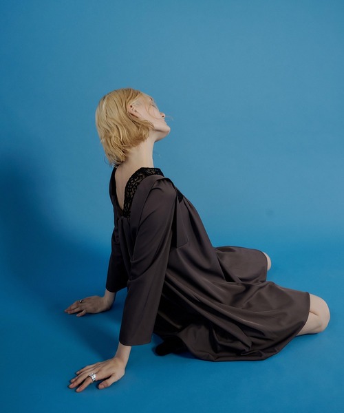 et.UNiVER ドレス Reversible Balloon Silhouette Knee-Length Dress