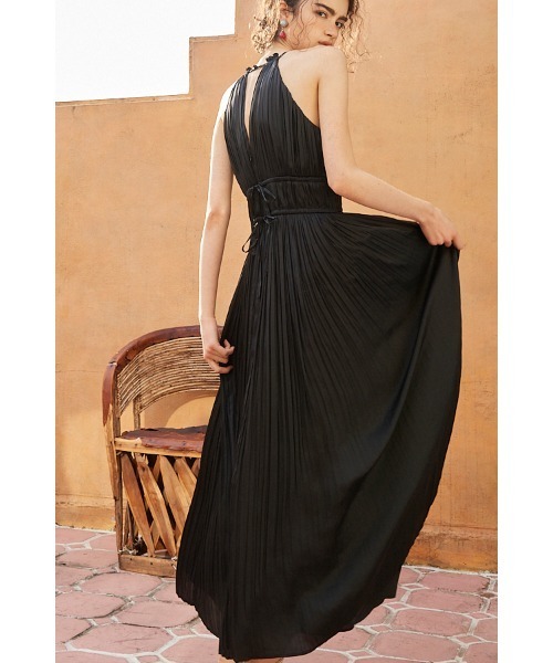 ワンピース Adeline Pleaded Dress サテンランダムプリーツホルタードレスの画像