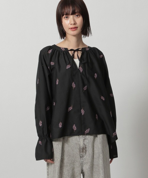 クレストフラワー刺繍ブラウス LAKOLE（ラコレ） ブラウス シャツ フラワー刺繍ブラウス / 327798