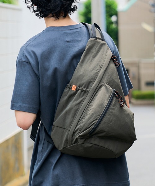 UNIVERSAL OVERALL ショルダーバッグ バッグ 「UNIVERSAL