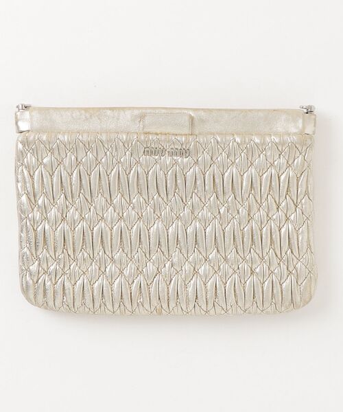 miu miu（ミュウミュウ） クラッチバッグ - ゴールド レディース