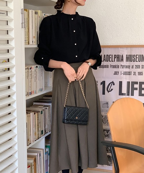 カタログ掲載 1 sono イエロー パールボタン タックブラウス Sono - カタログ掲載 1 sono イエロー パールボタン タックブラウスの
