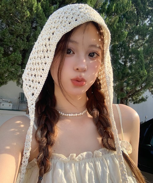 【MiuMiu】コットン クロシェ トライアングルスカーフ Miu Miu Crochet cotton triangle scarf | miumiu | REVERSIBLE