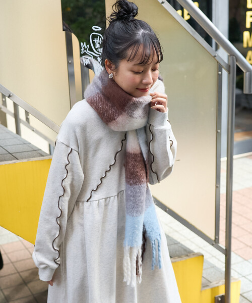 手織りマフラー、ストール　横フリンジ付き　長さ217cm 幅50cm+フリンジ 大判 フリンジ マフラー レディース 秋冬 防寒 保温 韓国 ストール