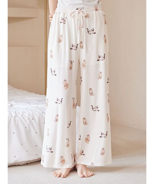 パジャマ ルームウェア 「ONLINE限定」ファッションCATS＆DOGS ワンポイントTシャツ＆ロングパンツセット レディースの画像