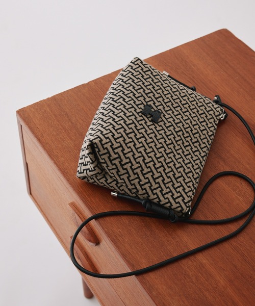 IACUCCI（イアクッチ） ショルダーバッグ バッグ モノグランマ ポーチ