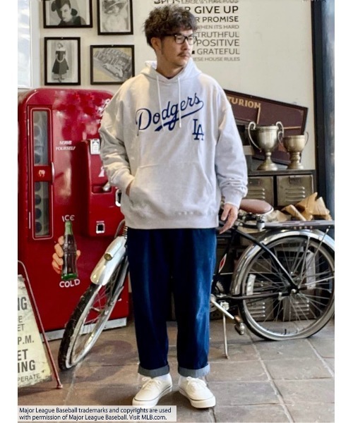 【新品・未使用】ドジャースワッペン刺繍パーカー MLB パーカー 「MLB」「別注」ワッペン刺繍プリントパーカー