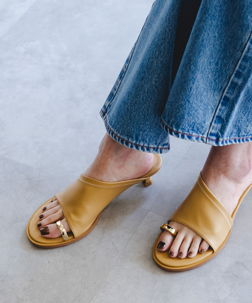 新品　NOBLE LE VERNIS Toe ring sandals サンダル Le Vernis サンダル LE VERNIS/ルベルニ Toe ring sandals