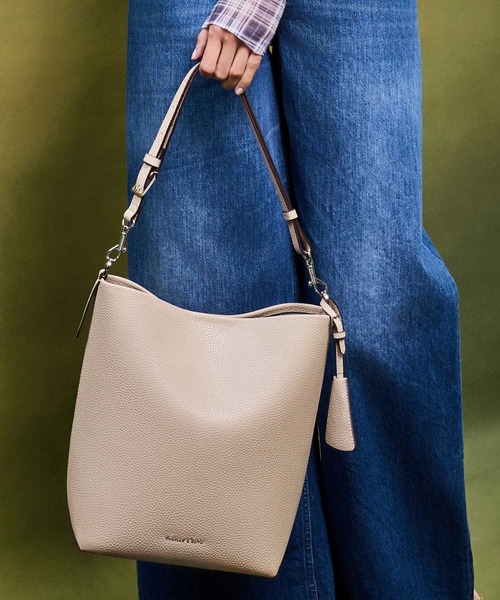 CHARLES ＆ KEITH ショルダーバッグ バッグ Beryl ベリル バケツバッグ