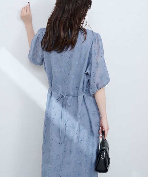 natural couture ワンピース 「WEB限定」お花刺繍フロント釦V