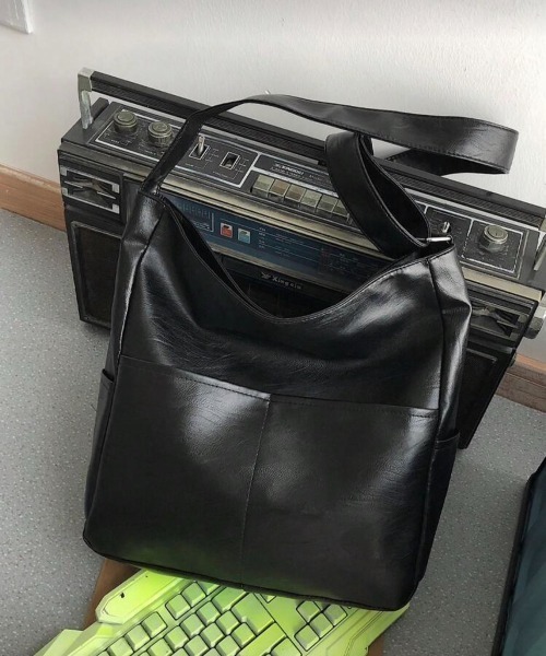 VIBGYOR ショルダーバッグ 「IZU」 フェイクレザービッグショルダー