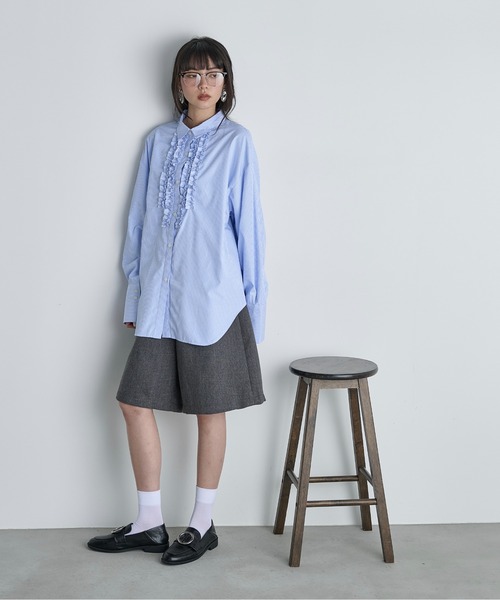 THE Yon ブラウス シャツ フリルアクセントロングカフストライプシャツ
