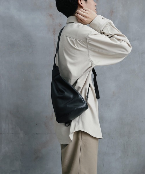 【極美品】agnis b. VOYAGE クロスボディバッグ ウエストポーチ agnes b.（ボディバッグ/ウエストポーチ）のフリマアイテム一覧